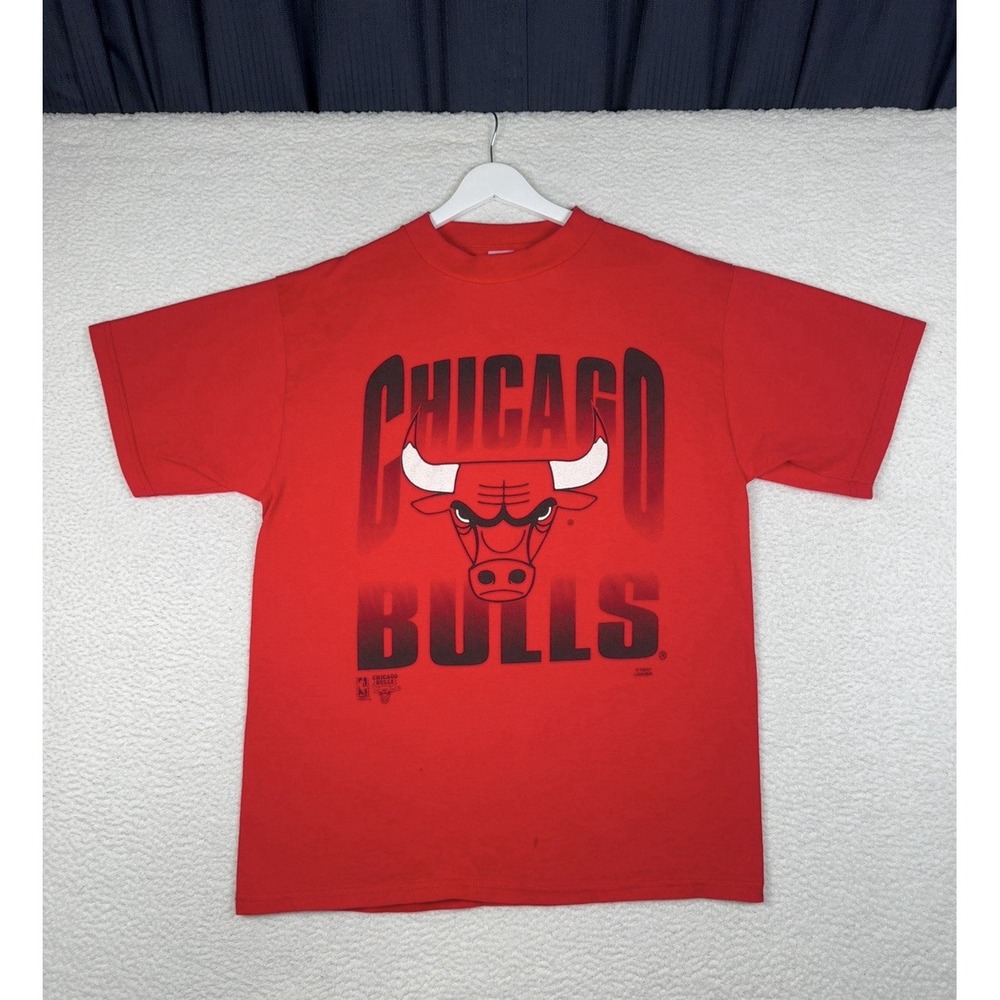 Vintage 90s CHICAGO BULLS LOGO 7 Shirt - Men's Large - Big Logo Red